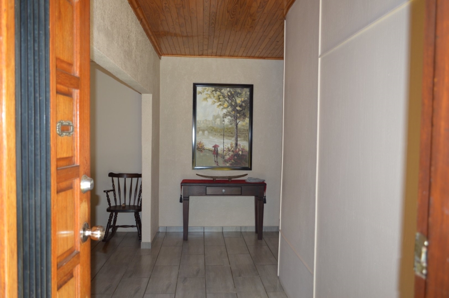 5 Bedroom Property for Sale in Wilkoppies North West